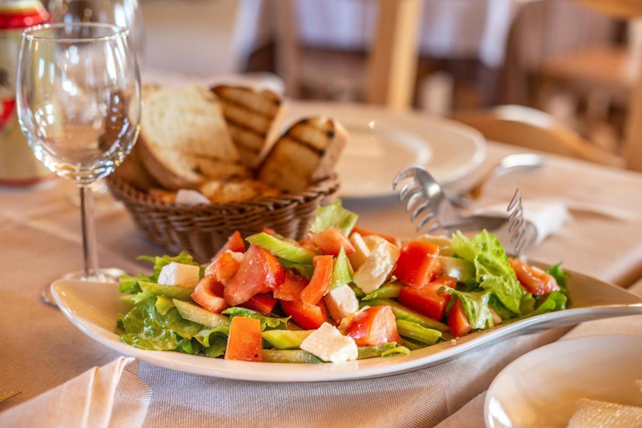 Fushe-Drac Hotel San Pietro Martin מראה חיצוני תמונה